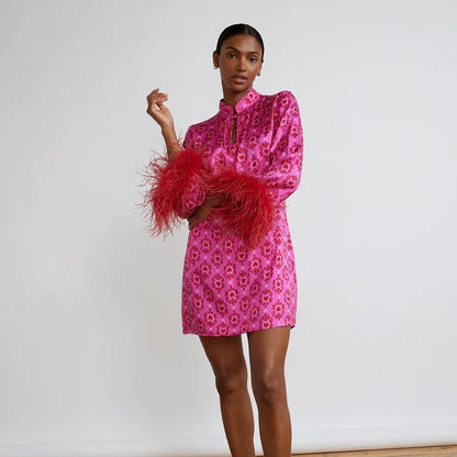 Abito elegante con collo alto , fantasia, con piume  S,M,L,XL