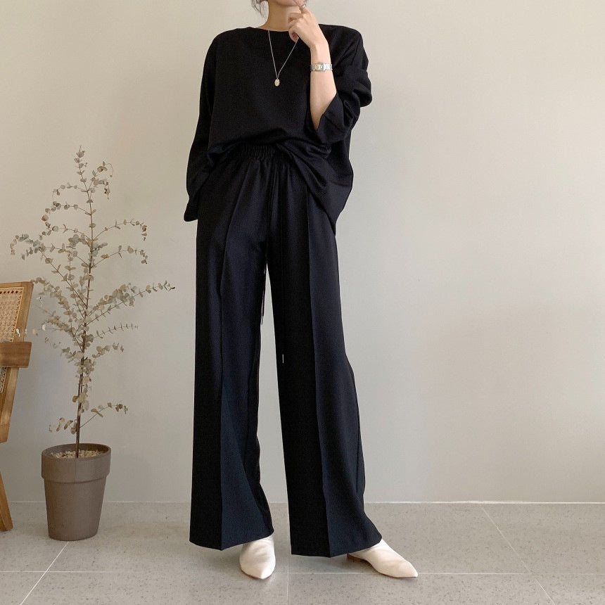 Completo due pezzi disponibile in varie colorazioni  M,L