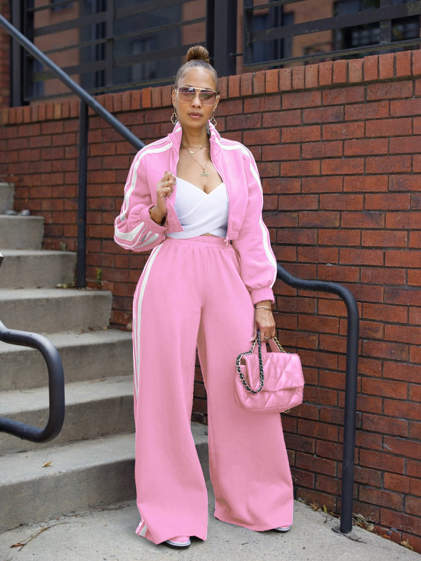 Completo due pezzi, disponibile in diverse colorazioni S,M,L,XL,2XL