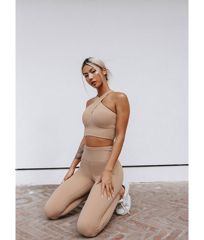 Completo due pezzi sportivo, disponibile in varie colorazioni S,M,L