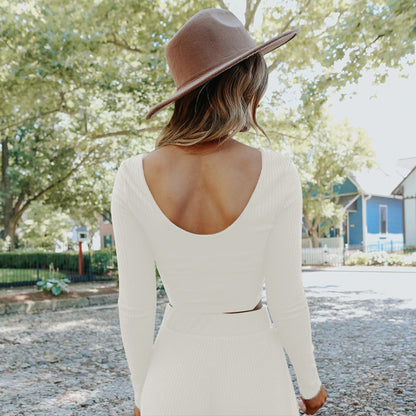 Completo due pezzi disponibile in varie colorazioni S,M,L,XL,2XL