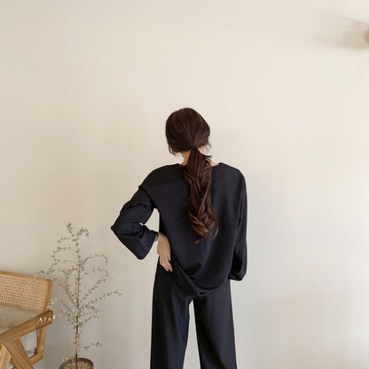 Completo due pezzi disponibile in varie colorazioni  M,L