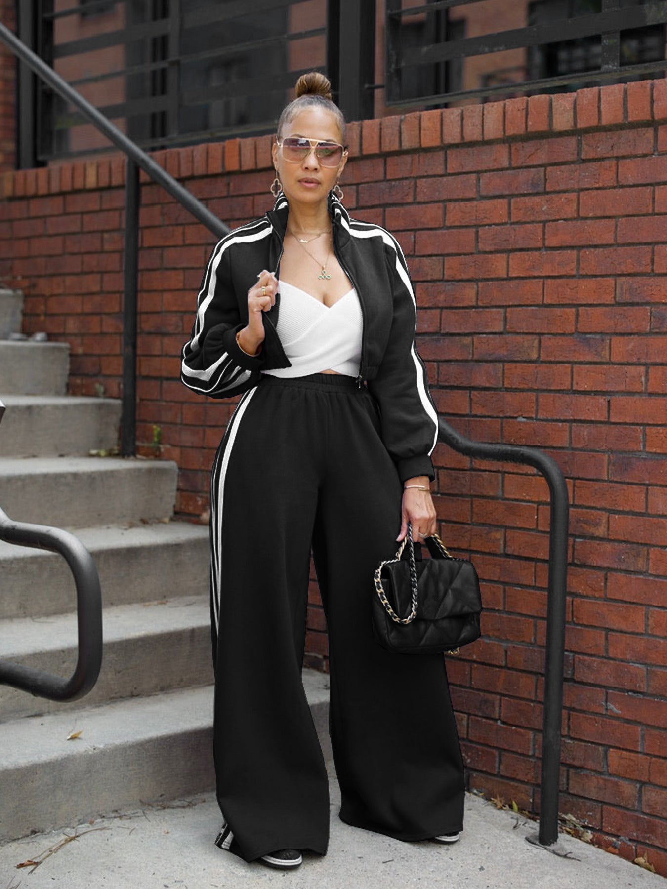 Completo due pezzi, disponibile in diverse colorazioni S,M,L,XL,2XL