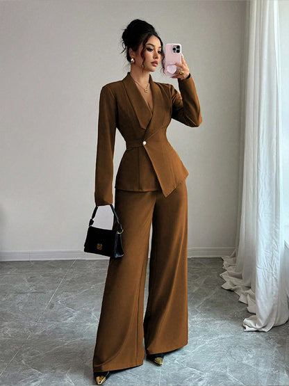 Completo due pezzi, giacca  a maniche lunghe, pantaloni a gamba dritta, disponibile in varie colorazioni  S,M,L,XL,2XL