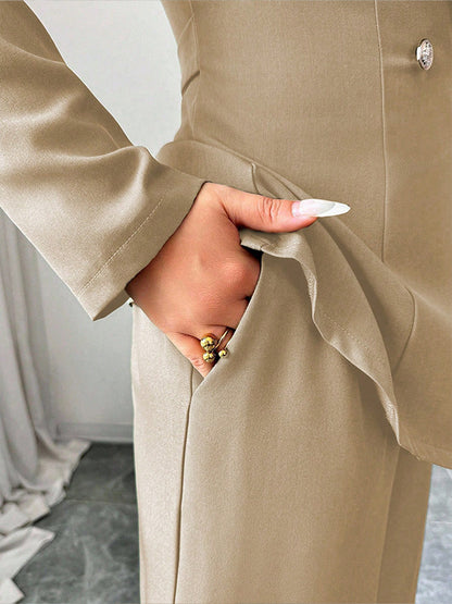 Completo due pezzi, giacca  a maniche lunghe, pantaloni a gamba dritta, disponibile in varie colorazioni  S,M,L,XL,2XL