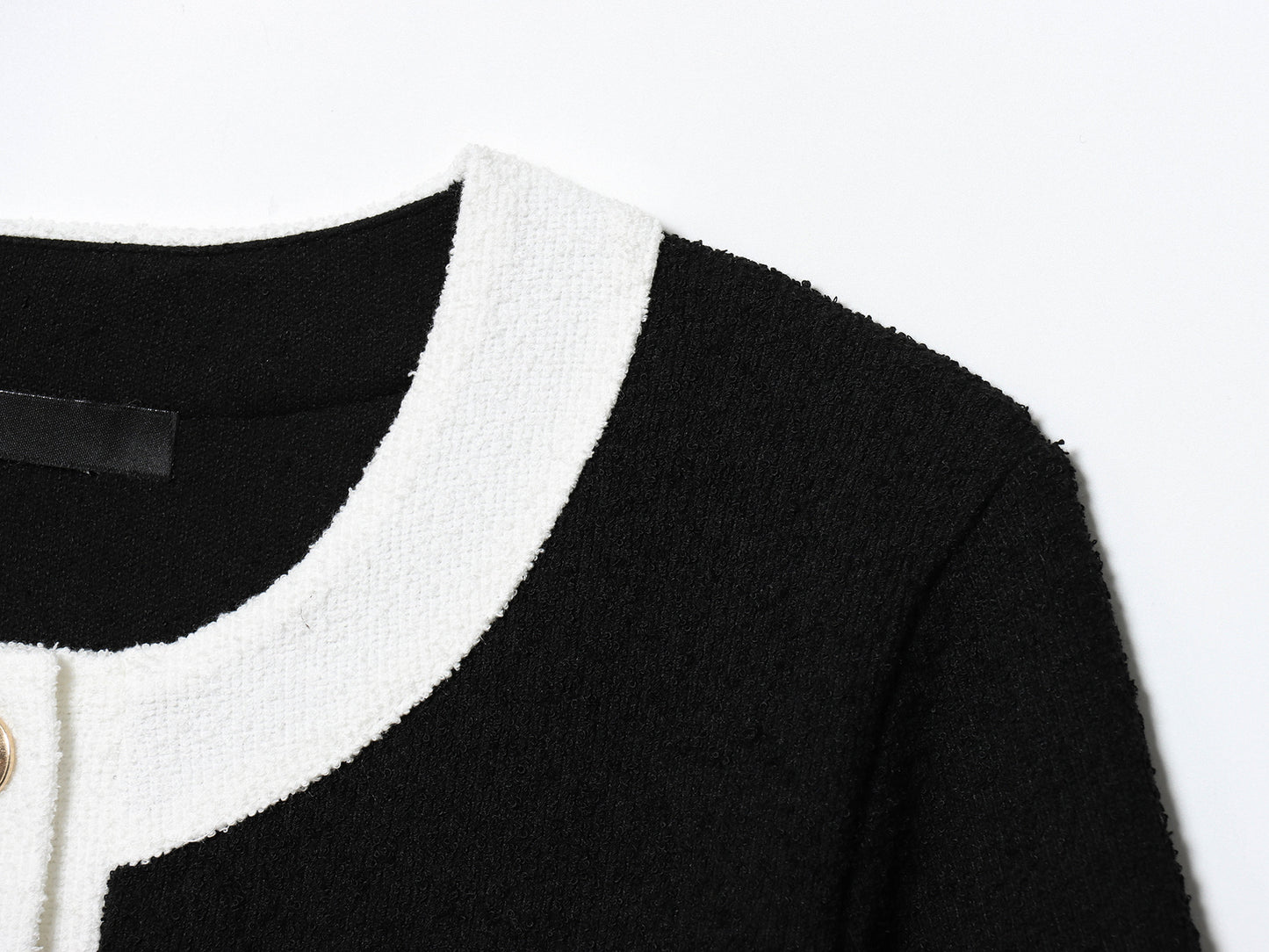 Completo  classico , comodo, con pantaloni elasticizzati a vita alta, scollo rotondo S,M,L