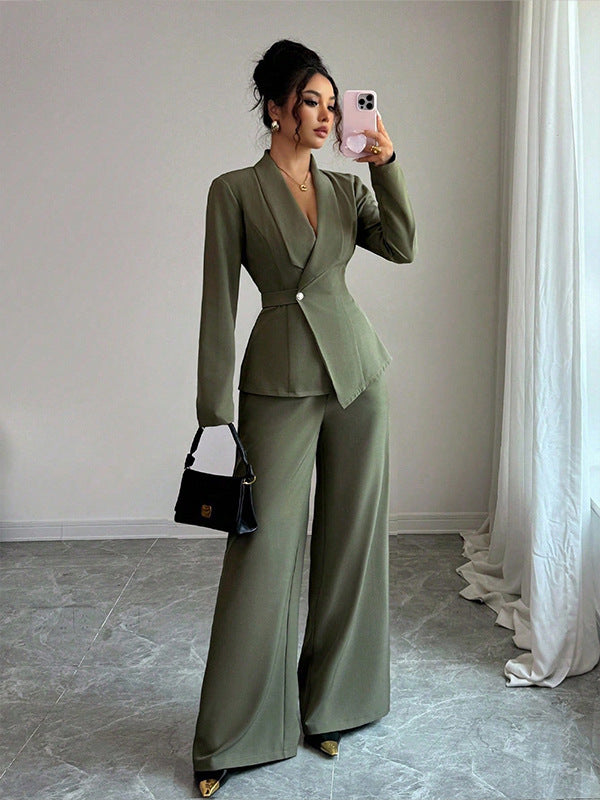 Completo due pezzi, giacca  a maniche lunghe, pantaloni a gamba dritta, disponibile in varie colorazioni  S,M,L,XL,2XL