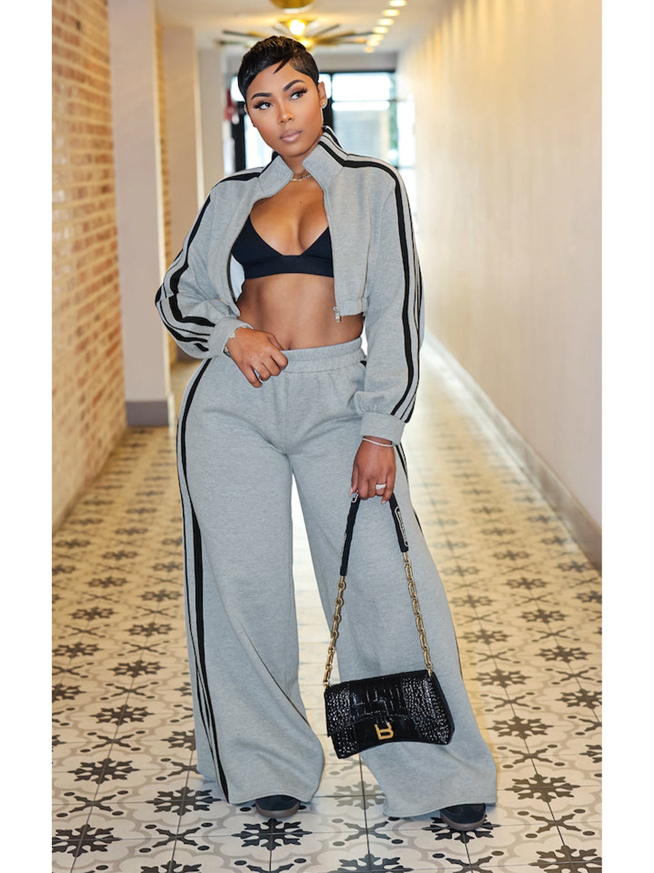 Completo due pezzi, disponibile in diverse colorazioni S,M,L,XL,2XL