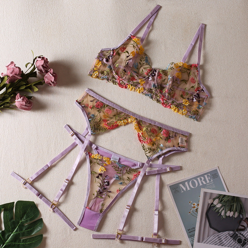 Lingerie  disponibile in varie colorazioni S,M,L,XL
