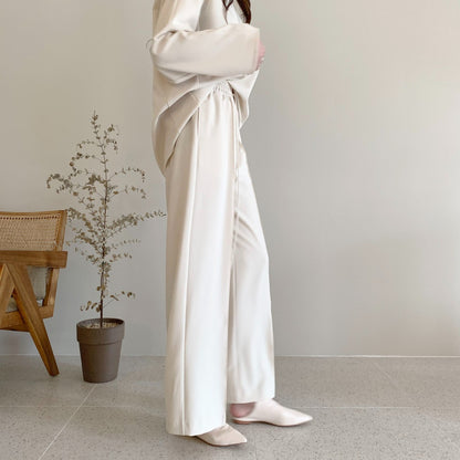 Completo due pezzi disponibile in varie colorazioni  M,L