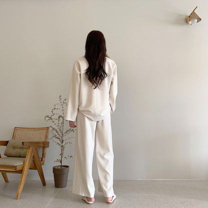 Completo due pezzi disponibile in varie colorazioni  M,L