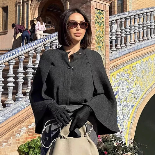 Giacca corta con scollo rotondo disponibile in varie colorazioni S,M,L