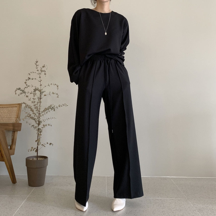 Completo due pezzi disponibile in varie colorazioni  M,L