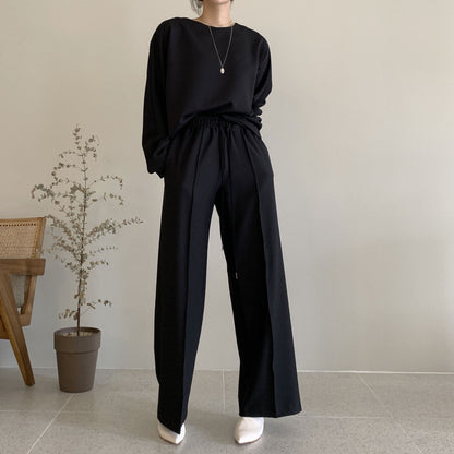 Completo due pezzi disponibile in varie colorazioni  M,L