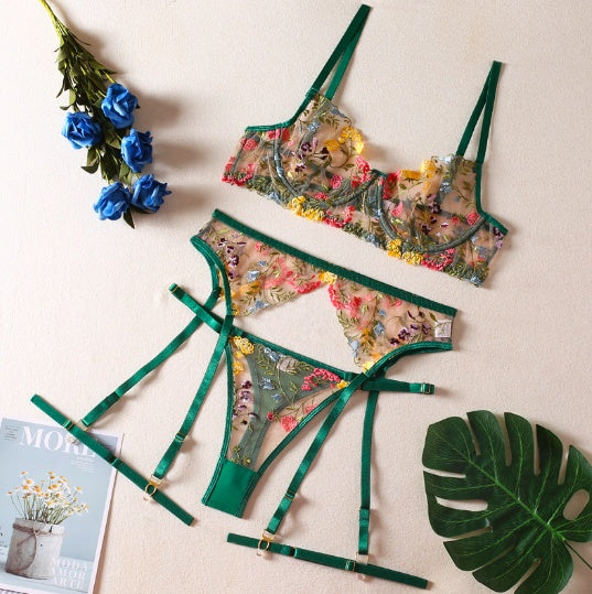 Lingerie  disponibile in varie colorazioni S,M,L,XL