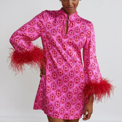 Abito elegante con collo alto , fantasia, con piume  S,M,L,XL