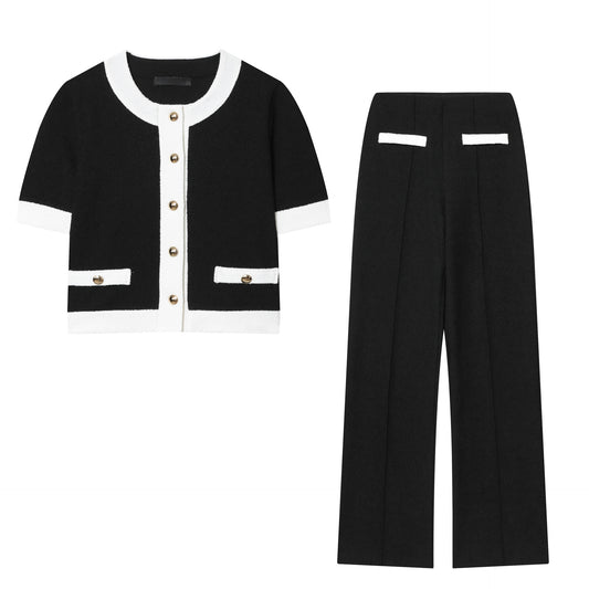 Completo  classico , comodo, con pantaloni elasticizzati a vita alta, scollo rotondo S,M,L