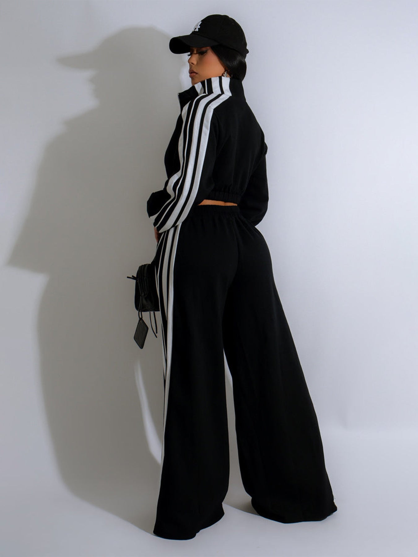 Completo due pezzi, disponibile in diverse colorazioni S,M,L,XL,2XL