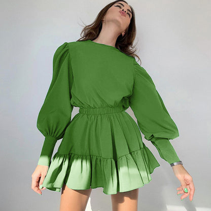 Abito con maniche a lanterna, disponibile in viola ametista , verde e rosa