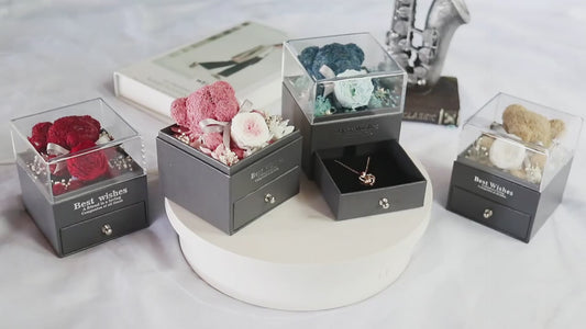 Bigiotteria- portagioie con cassetto  con orso e fiori stabilizzati e collana